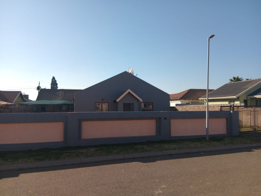  Bedroom Property for Sale in Spruit View Gauteng