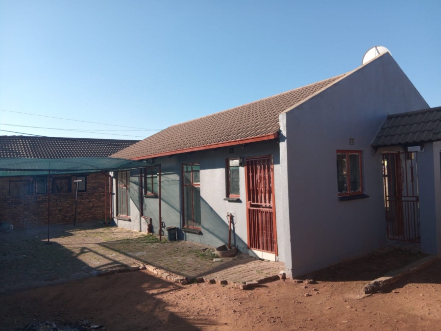  Bedroom Property for Sale in Spruit View Gauteng