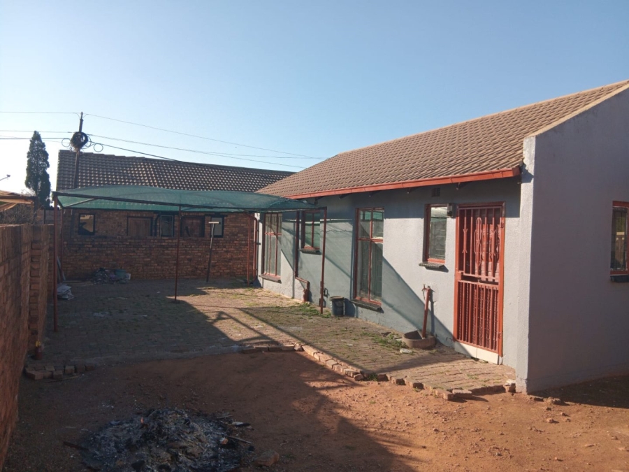  Bedroom Property for Sale in Spruit View Gauteng