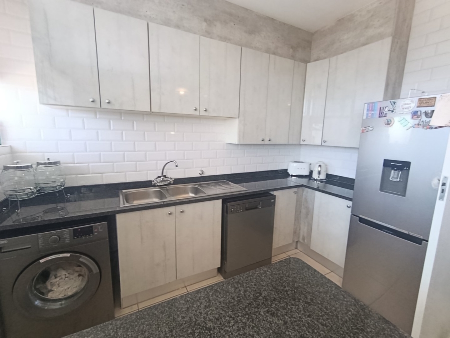 To Let 2 Bedroom Property for Rent in Dunkeld West Gauteng