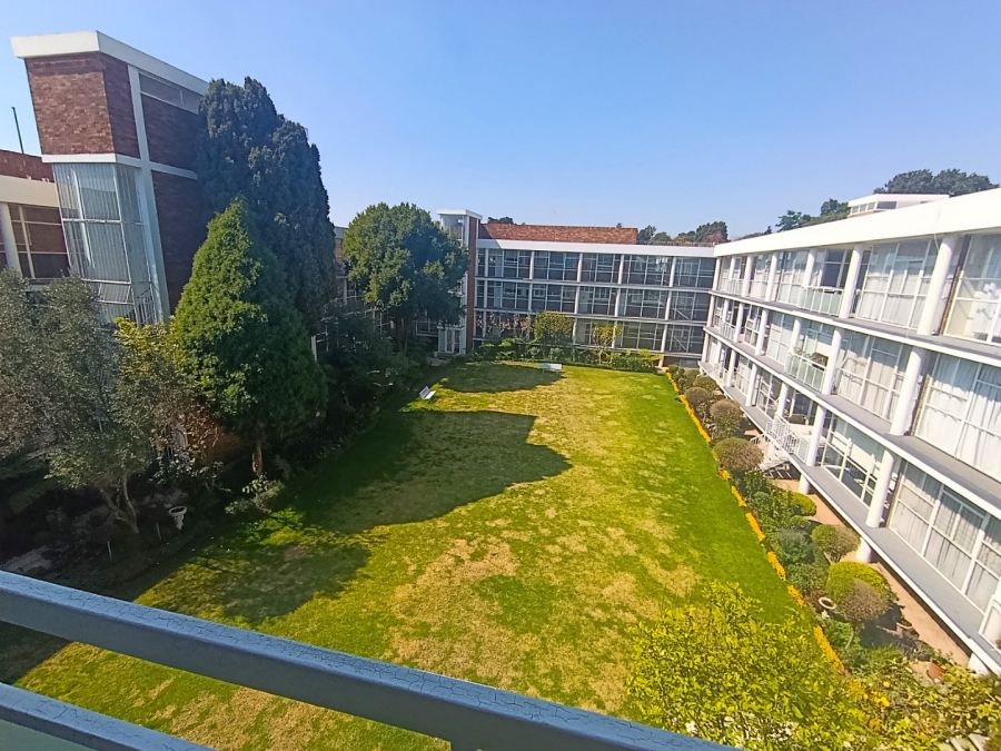To Let 2 Bedroom Property for Rent in Dunkeld West Gauteng