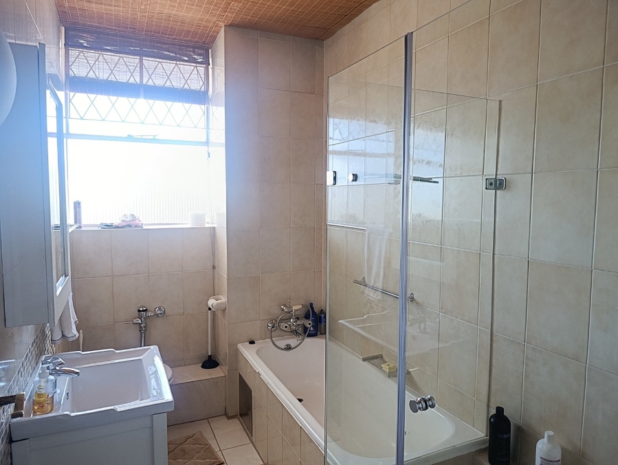To Let 2 Bedroom Property for Rent in Dunkeld West Gauteng