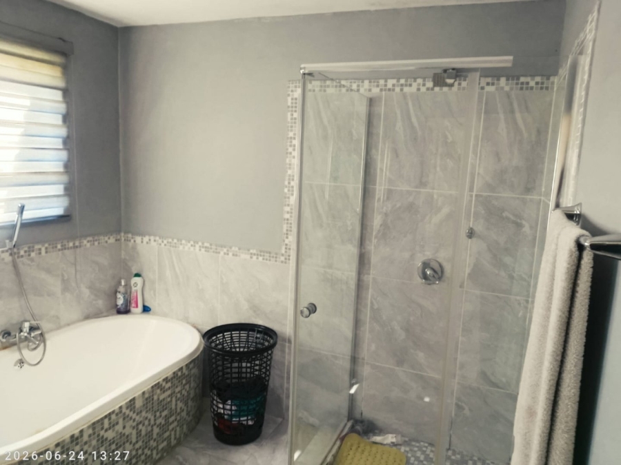 1 Bedroom Property for Sale in Heuweloord Gauteng