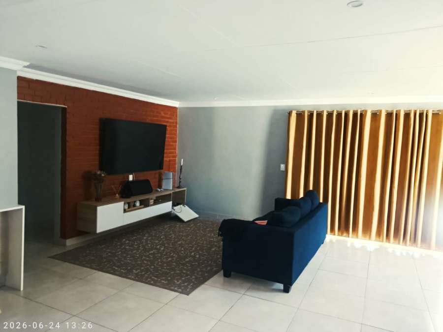 1 Bedroom Property for Sale in Heuweloord Gauteng