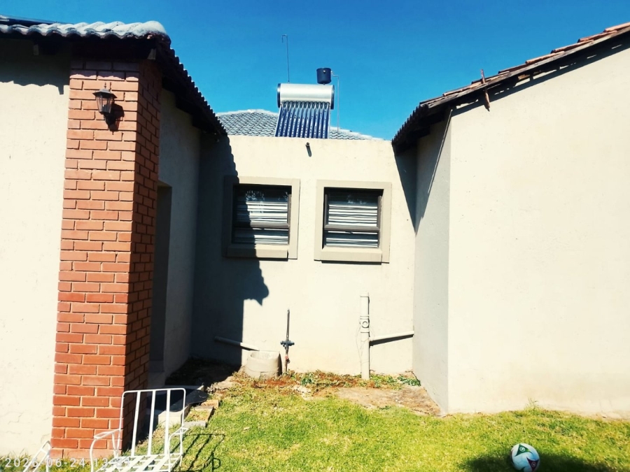 1 Bedroom Property for Sale in Heuweloord Gauteng