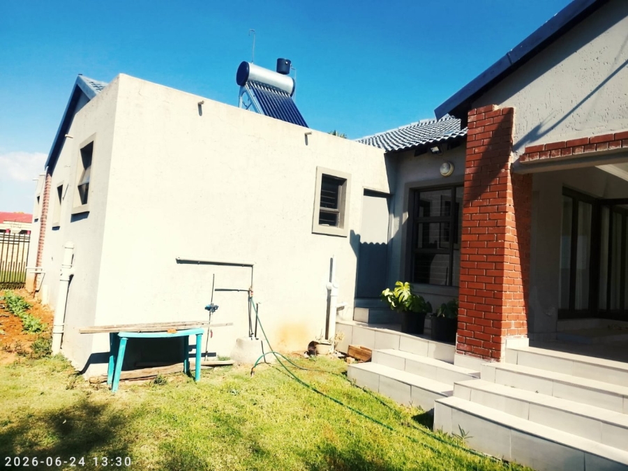 1 Bedroom Property for Sale in Heuweloord Gauteng