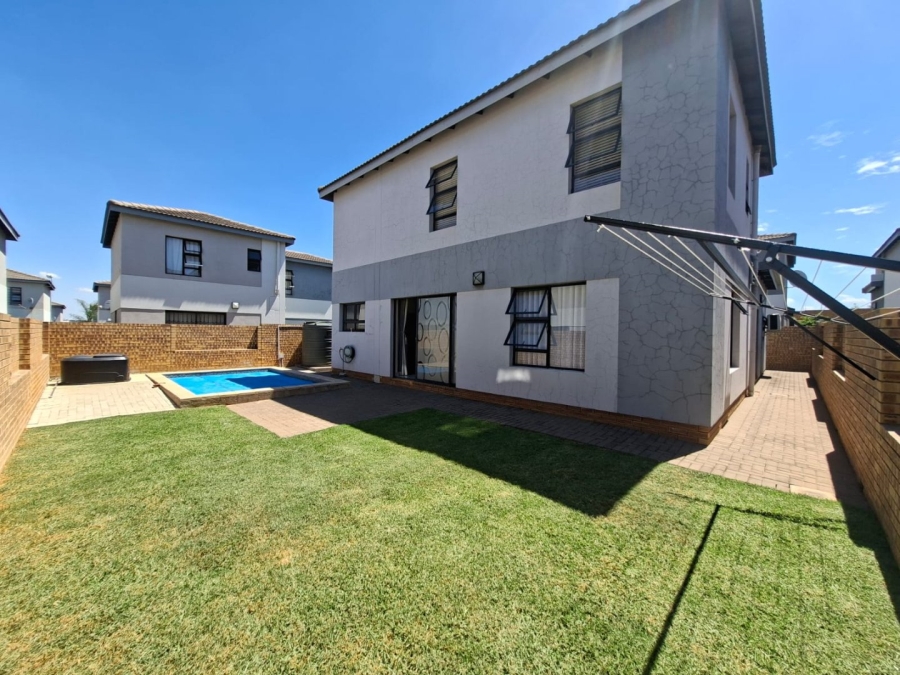 3 Bedroom Property for Sale in Thatchfield Estate Gauteng