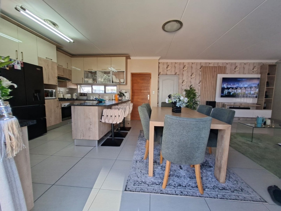 3 Bedroom Property for Sale in Thatchfield Estate Gauteng