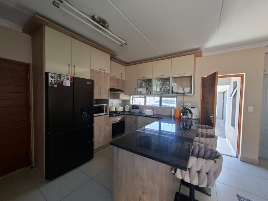 3 Bedroom Property for Sale in Thatchfield Estate Gauteng
