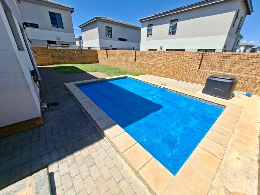 3 Bedroom Property for Sale in Thatchfield Estate Gauteng