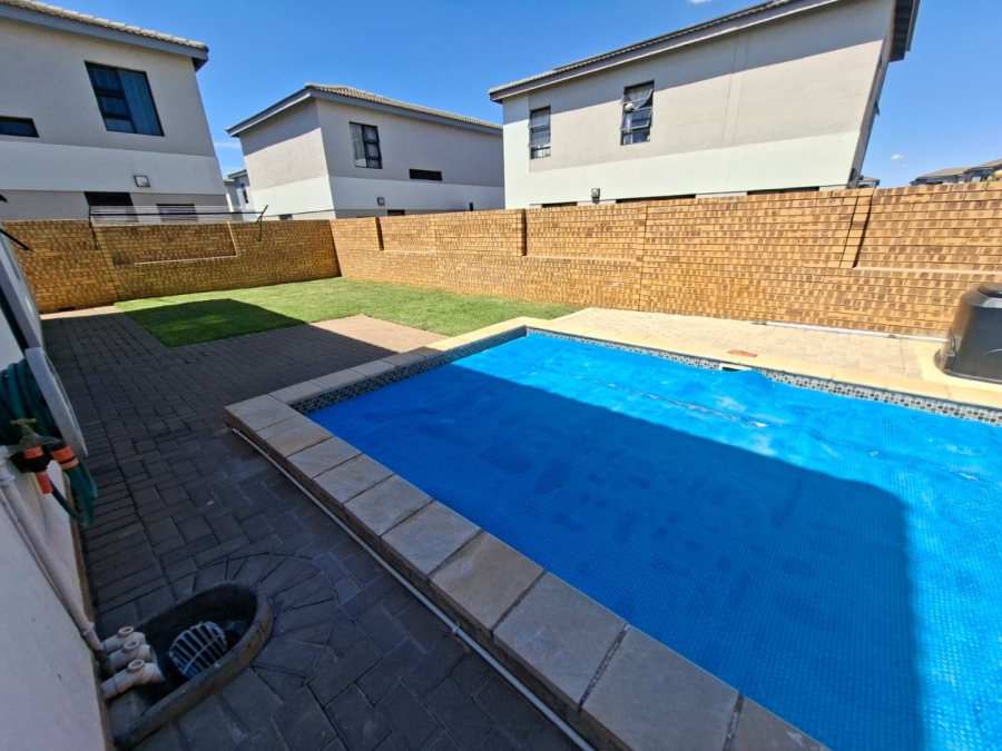 3 Bedroom Property for Sale in Thatchfield Estate Gauteng