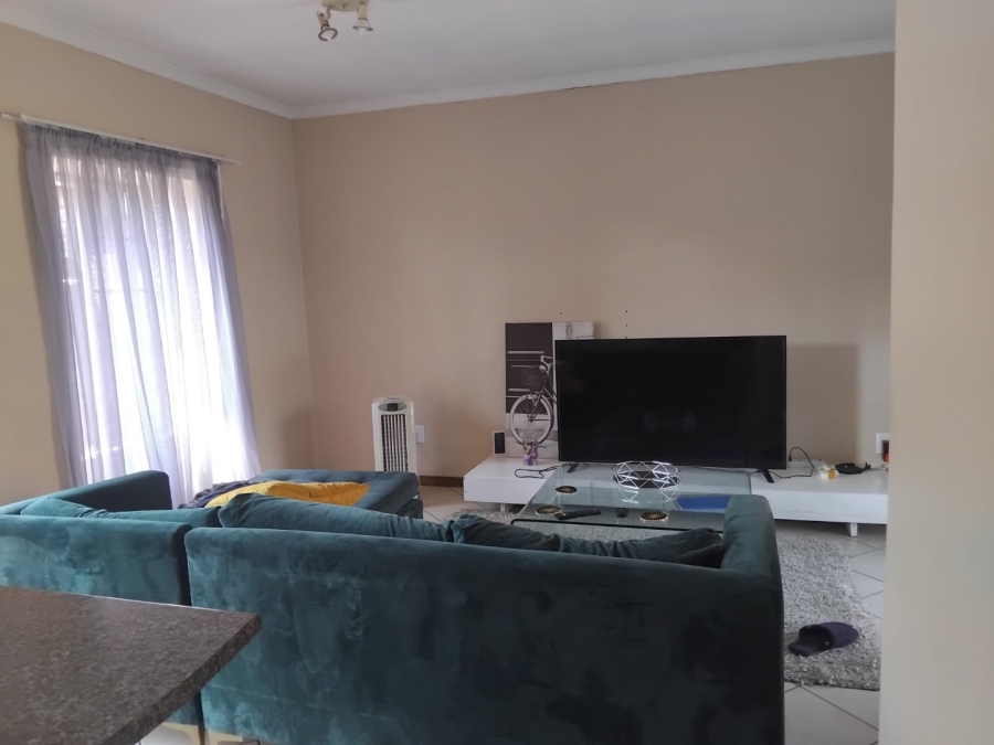 2 Bedroom Property for Sale in Monavoni Gauteng