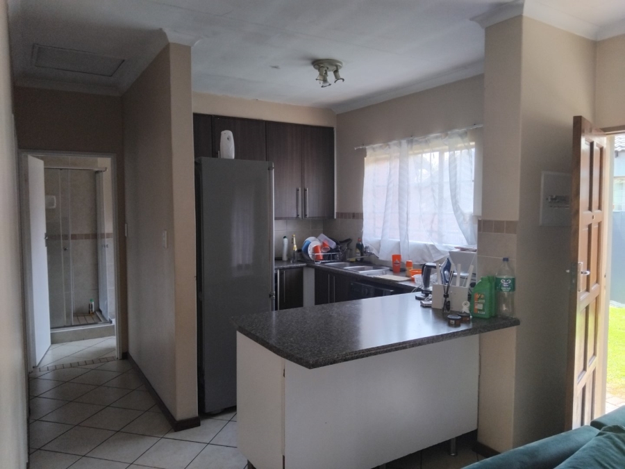 2 Bedroom Property for Sale in Monavoni Gauteng