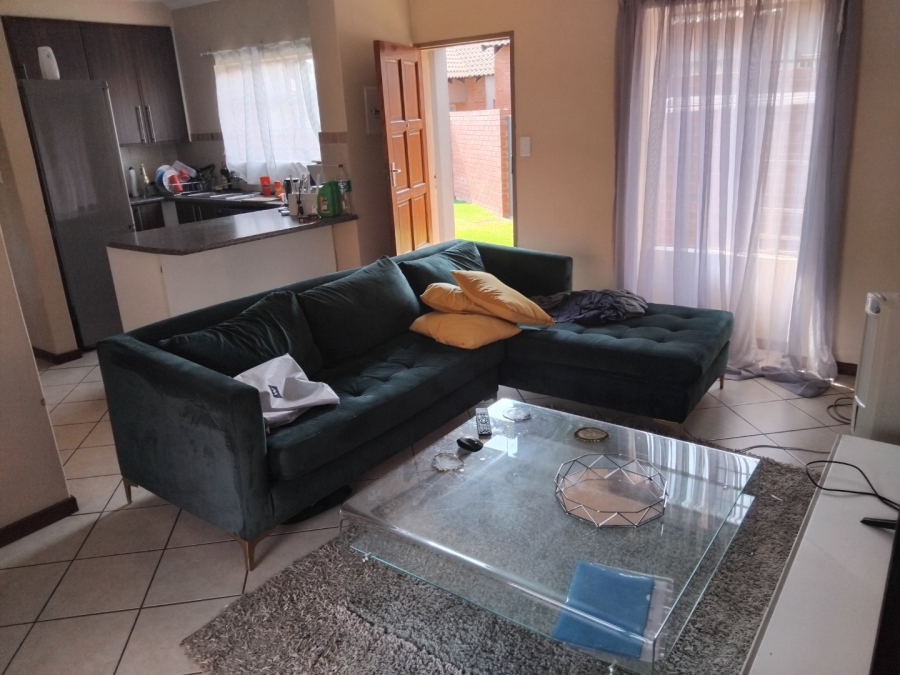2 Bedroom Property for Sale in Monavoni Gauteng