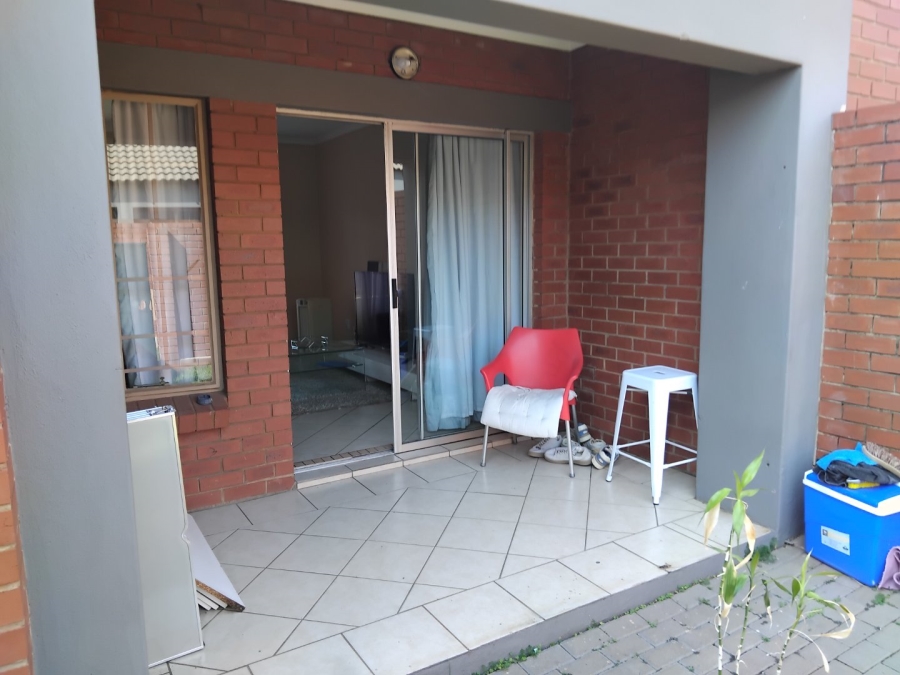 2 Bedroom Property for Sale in Monavoni Gauteng