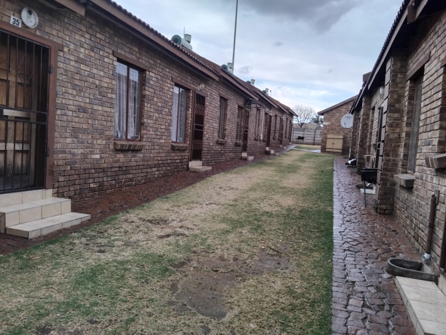 2 Bedroom Property for Sale in Olievenhoutbosch Gauteng