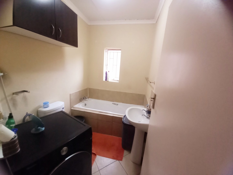 2 Bedroom Property for Sale in Olievenhoutbosch Gauteng