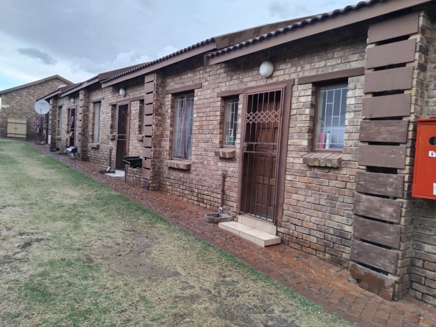 2 Bedroom Property for Sale in Olievenhoutbosch Gauteng