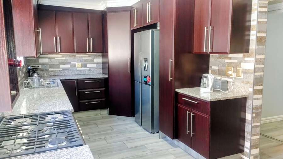 3 Bedroom Property for Sale in Faerie Glen Gauteng