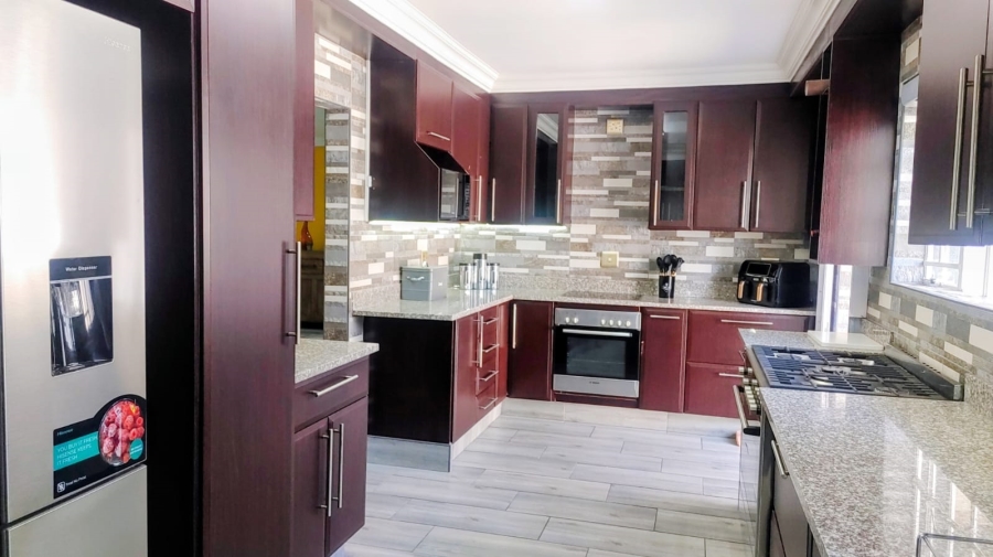 3 Bedroom Property for Sale in Faerie Glen Gauteng
