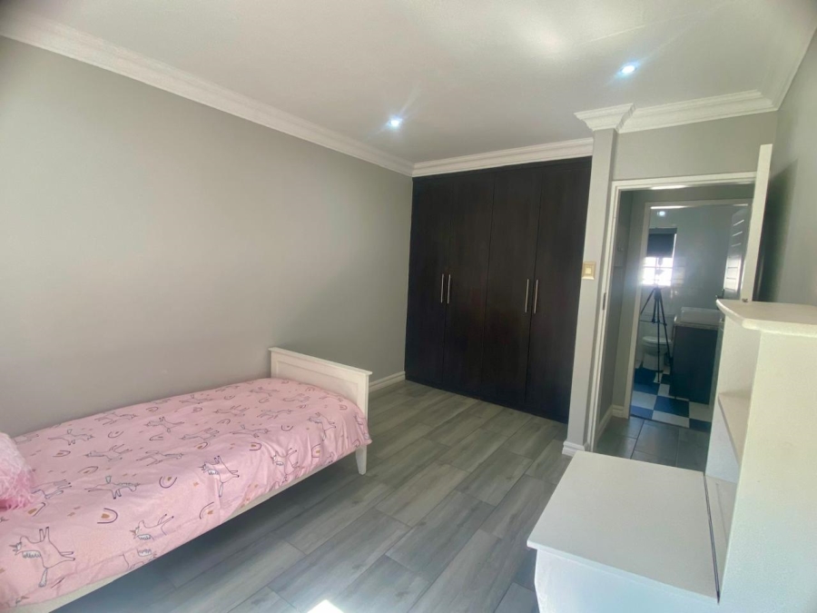 3 Bedroom Property for Sale in Faerie Glen Gauteng