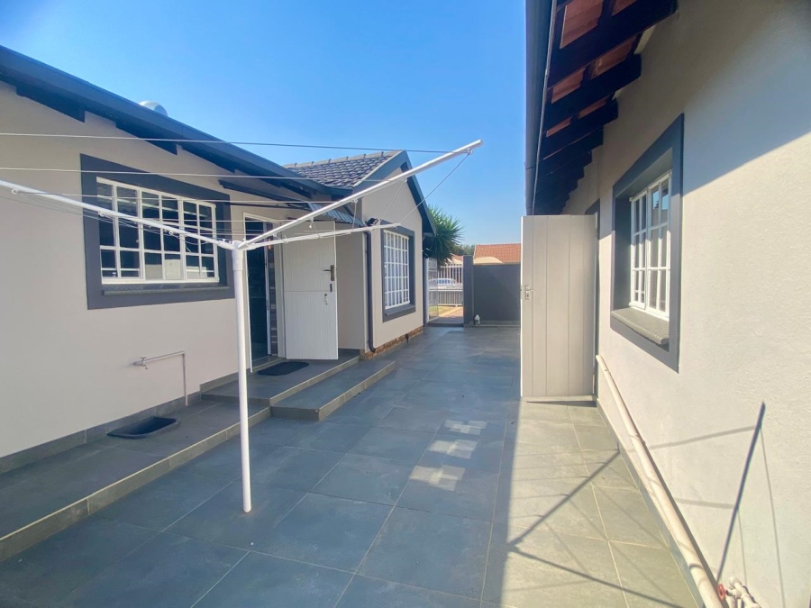 3 Bedroom Property for Sale in Faerie Glen Gauteng