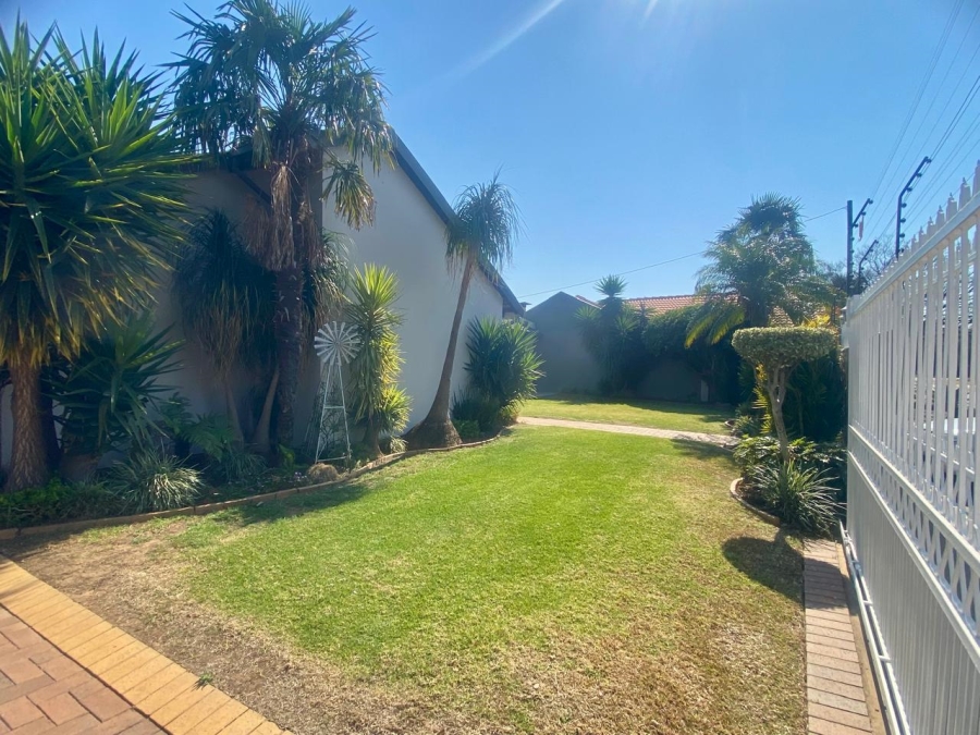 3 Bedroom Property for Sale in Faerie Glen Gauteng