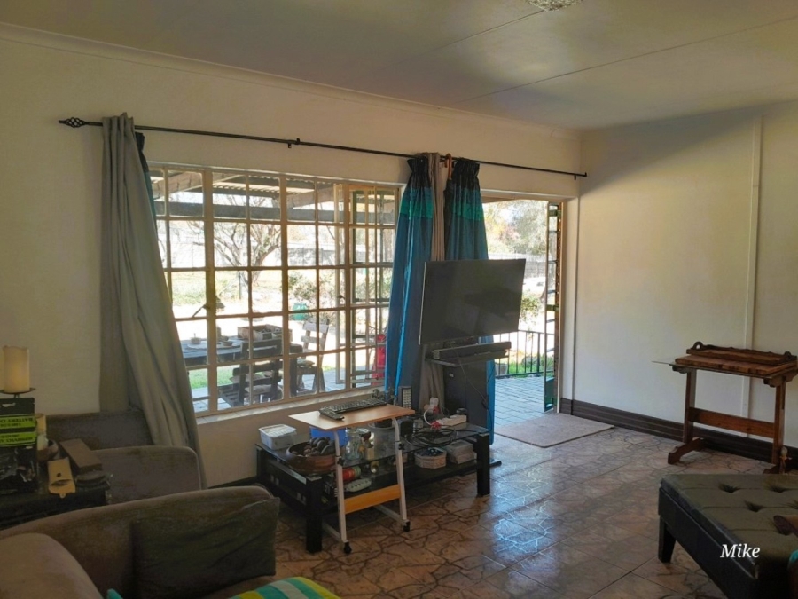 To Let 2 Bedroom Property for Rent in Glen Austin Gauteng