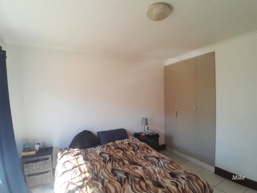 To Let 2 Bedroom Property for Rent in Glen Austin Gauteng