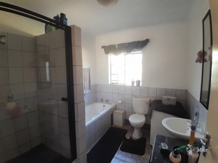 To Let 2 Bedroom Property for Rent in Glen Austin Gauteng