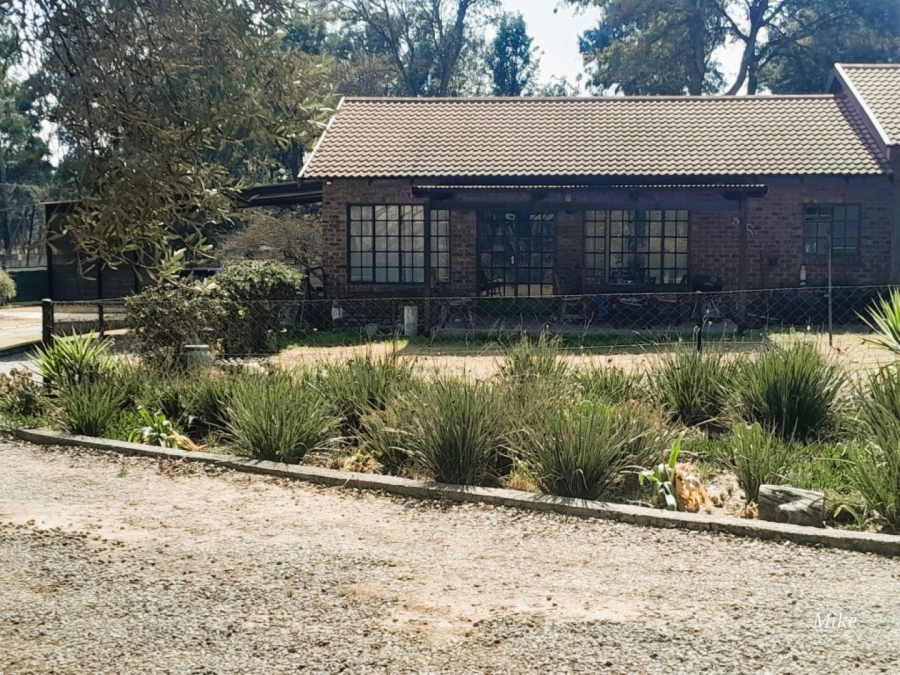 To Let 2 Bedroom Property for Rent in Glen Austin Gauteng