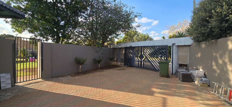 2 Bedroom Property for Sale in Alberante Gauteng