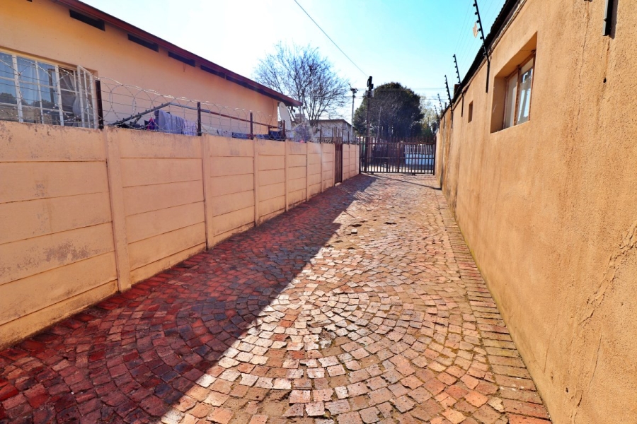 6 Bedroom Property for Sale in Primrose Gauteng
