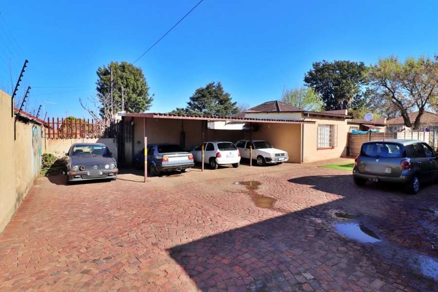 6 Bedroom Property for Sale in Primrose Gauteng