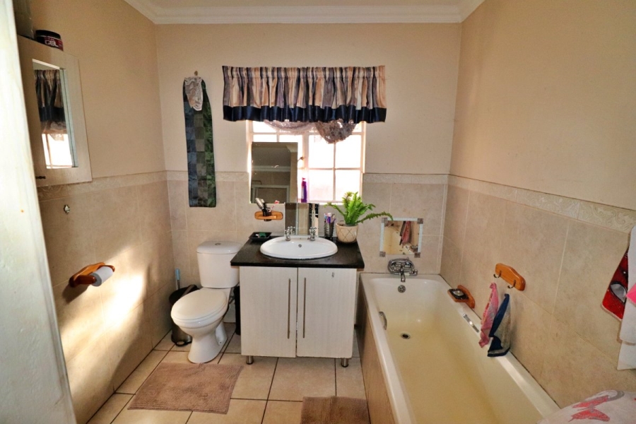 6 Bedroom Property for Sale in Primrose Gauteng