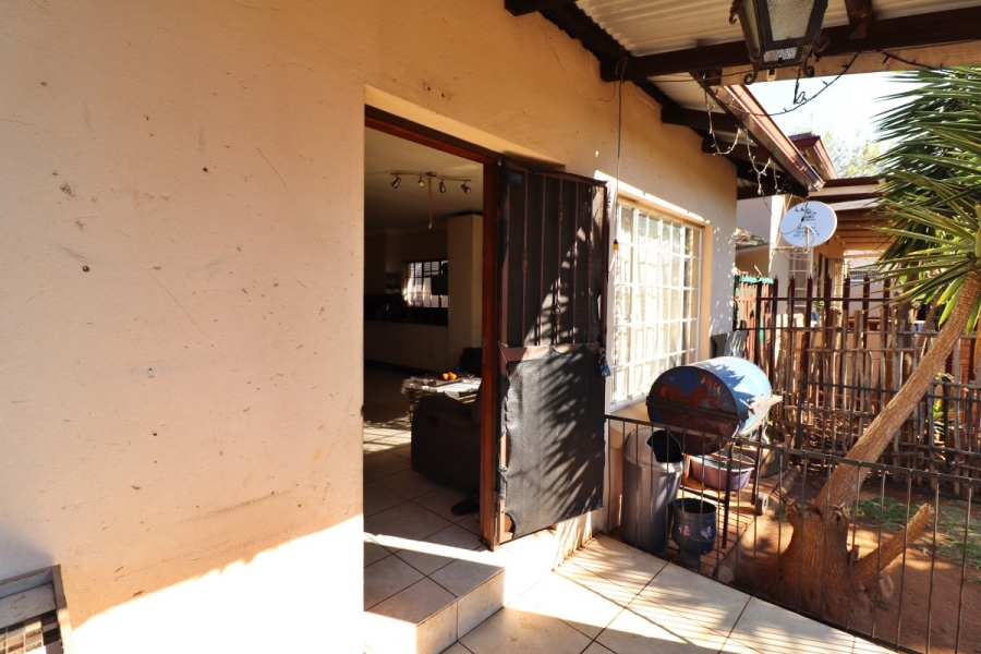 6 Bedroom Property for Sale in Primrose Gauteng