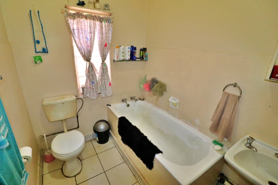 6 Bedroom Property for Sale in Primrose Gauteng