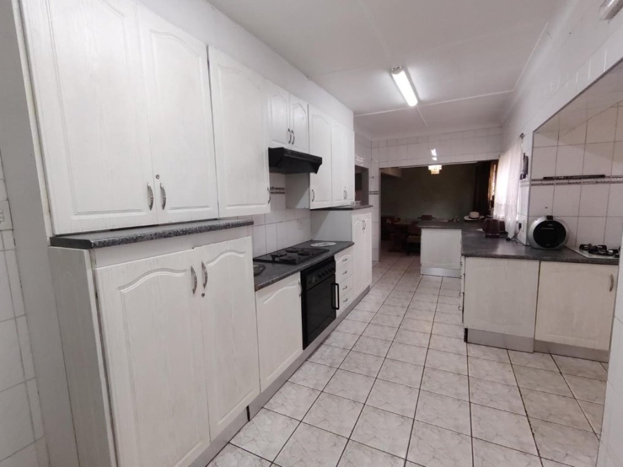 4 Bedroom Property for Sale in Rustivia Gauteng