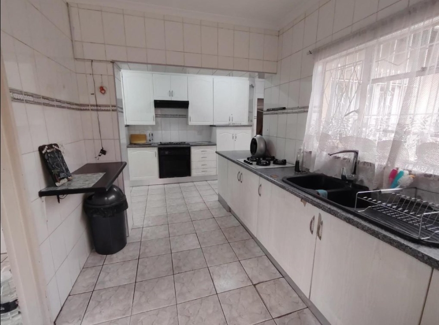 4 Bedroom Property for Sale in Rustivia Gauteng