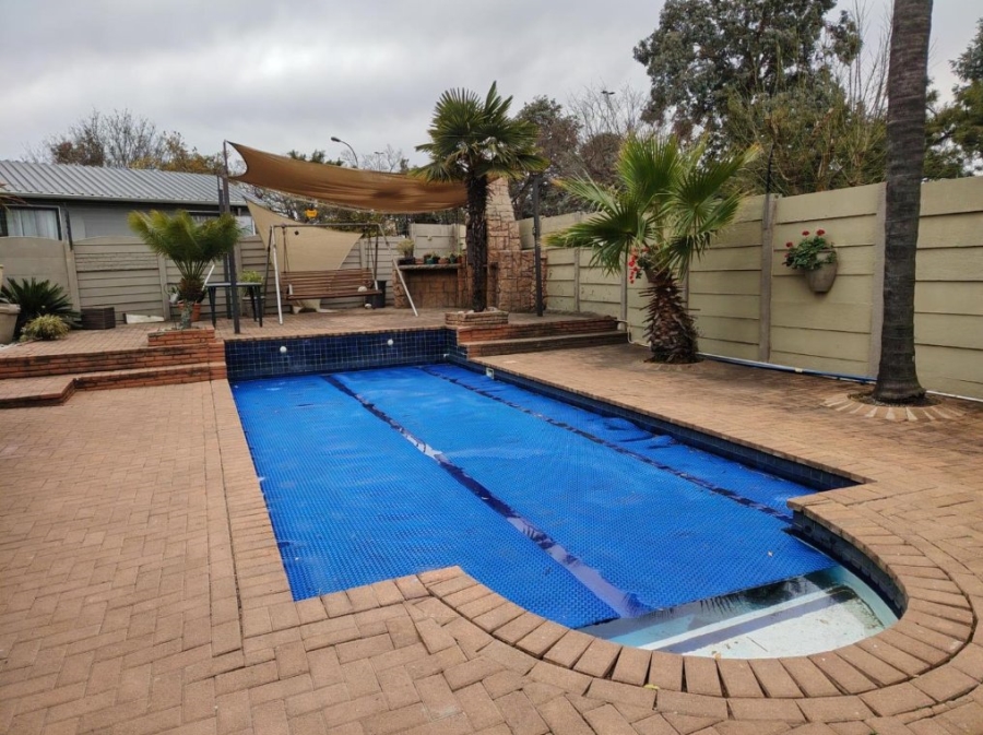 4 Bedroom Property for Sale in Rustivia Gauteng