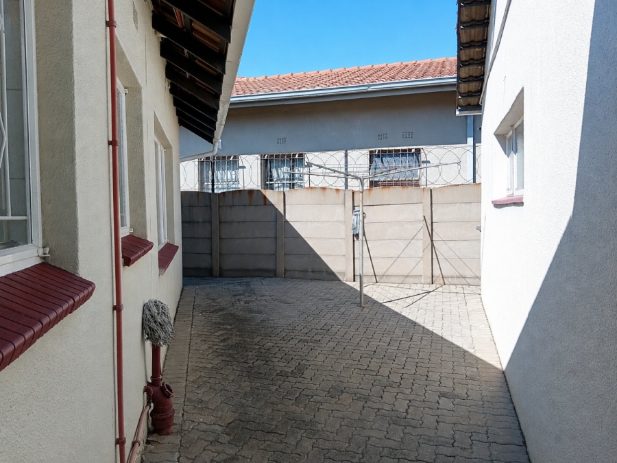To Let 4 Bedroom Property for Rent in Freeway Park Gauteng