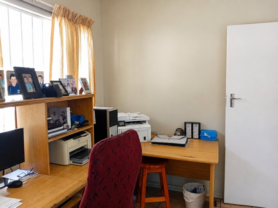 To Let 4 Bedroom Property for Rent in Freeway Park Gauteng