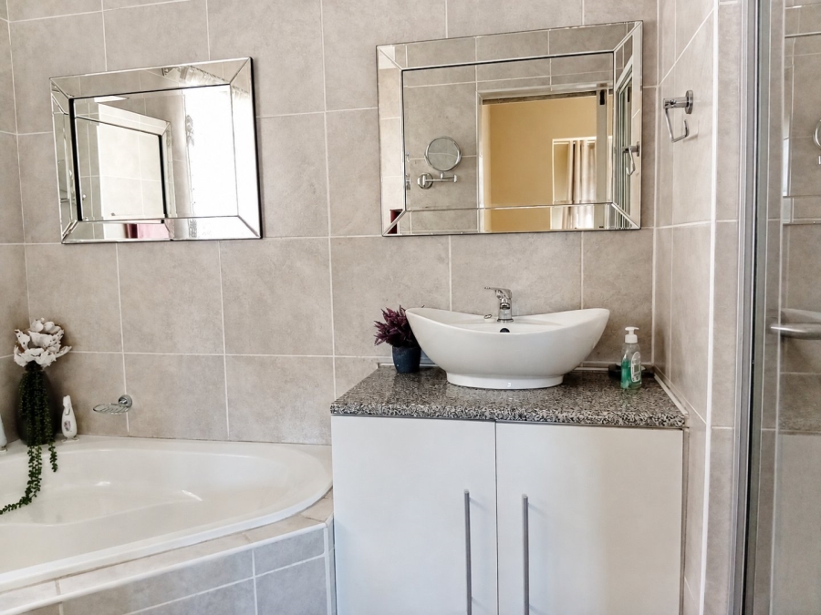 To Let 4 Bedroom Property for Rent in Freeway Park Gauteng