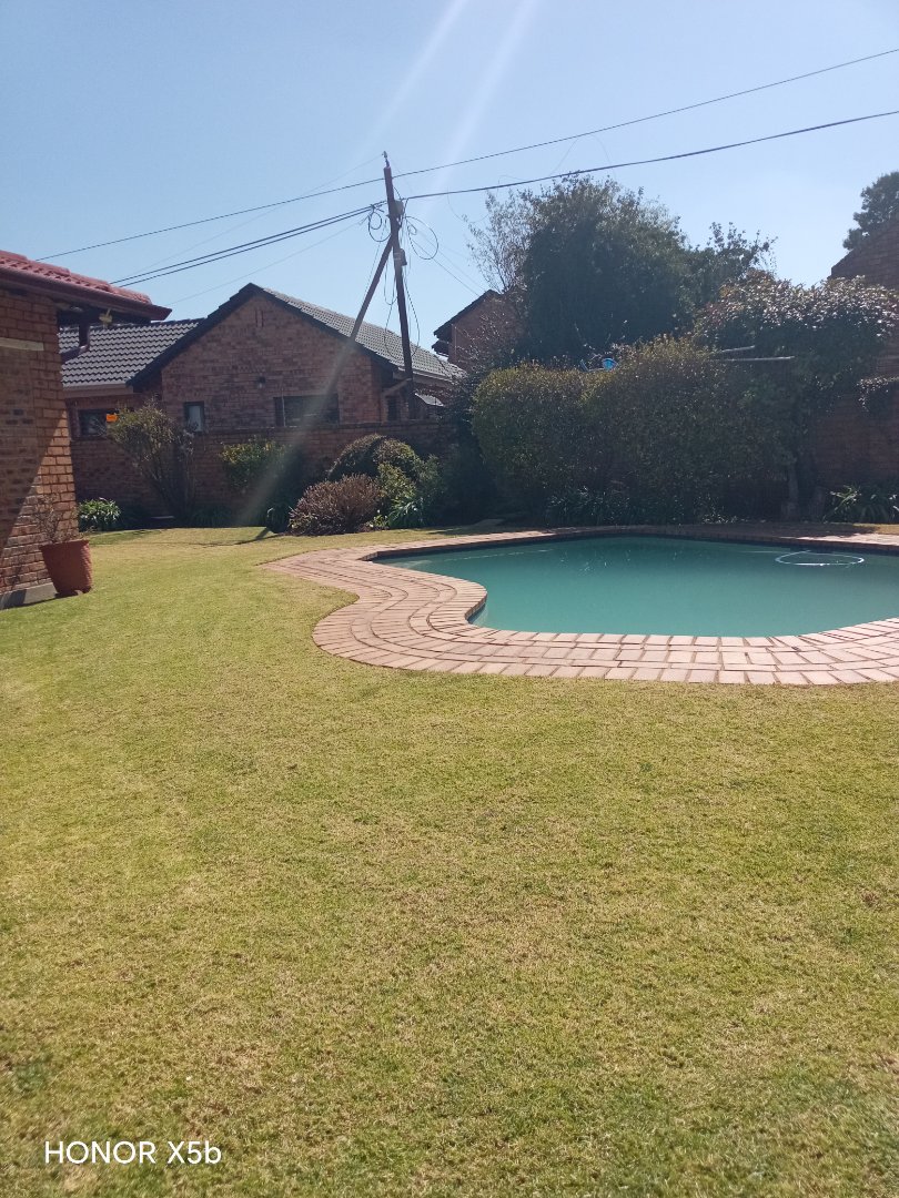3 Bedroom Property for Sale in Sunward Park Gauteng