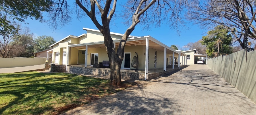 6 Bedroom Property for Sale in Eldoraigne Gauteng