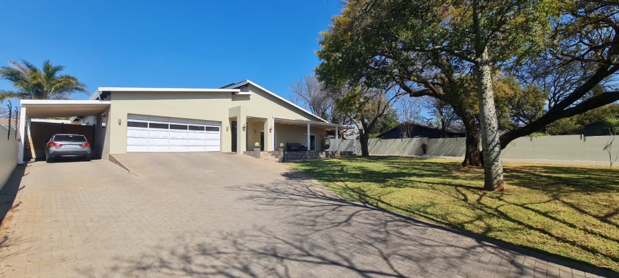 6 Bedroom Property for Sale in Eldoraigne Gauteng