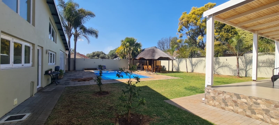 6 Bedroom Property for Sale in Eldoraigne Gauteng
