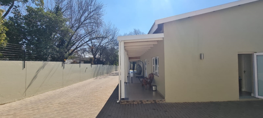 6 Bedroom Property for Sale in Eldoraigne Gauteng
