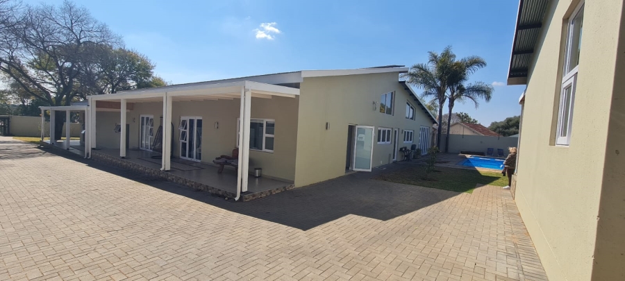 6 Bedroom Property for Sale in Eldoraigne Gauteng