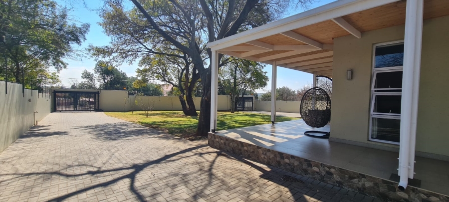 6 Bedroom Property for Sale in Eldoraigne Gauteng